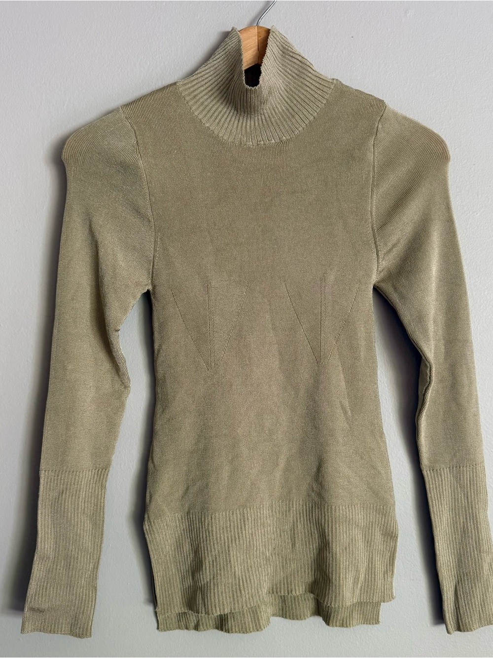 Free people Women’s M Turtleneck Sweater Super Stretchy Lightweight Material